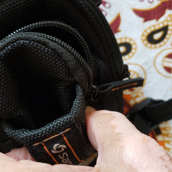 SAMSONITE Convertible Belt/Crossbody Hiking Bag. 6" x 5" x 2" EUC UNISEX RFID - Picture 8 of 11